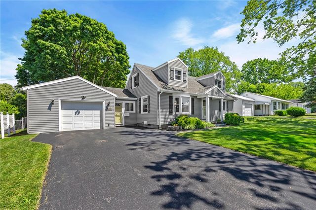 390 Dellwood Road, Greece, NY 14616