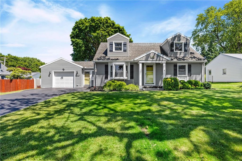 390 Dellwood Road, Greece, NY 14616