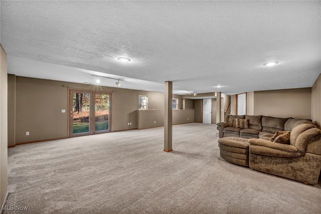 2687 Westminster Lane, Willoughby, OH 44094