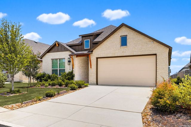 138 Red Oak, Castroville, TX 78009