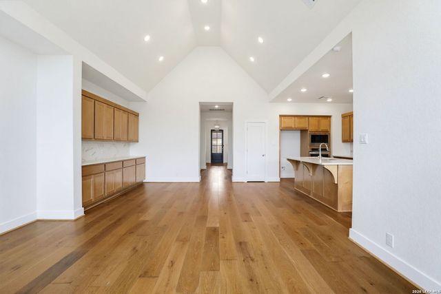 138 Red Oak, Castroville, TX 78009