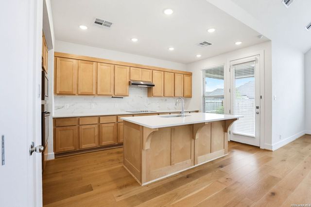 138 Red Oak, Castroville, TX 78009