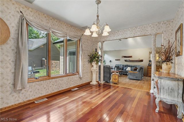 40 W Maple Drive, Seville, OH 44273