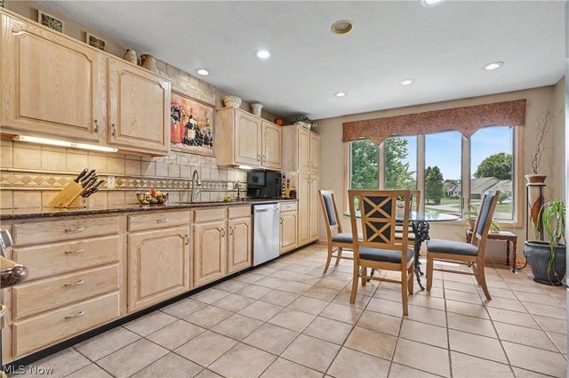 40 W Maple Drive, Seville, OH 44273
