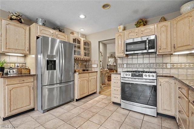 40 W Maple Drive, Seville, OH 44273