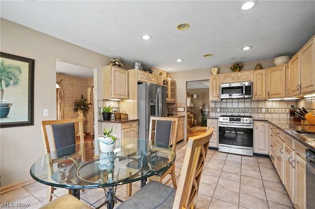 40 W Maple Drive, Seville, OH 44273