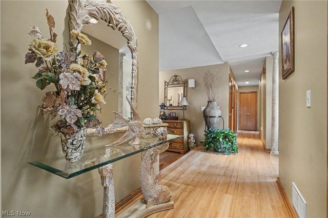 40 W Maple Drive, Seville, OH 44273