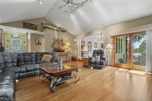 40 W Maple Drive, Seville, OH 44273