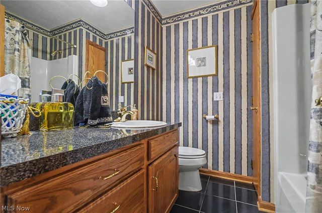 40 W Maple Drive, Seville, OH 44273