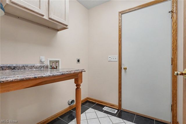 40 W Maple Drive, Seville, OH 44273