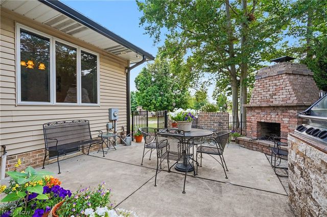 40 W Maple Drive, Seville, OH 44273