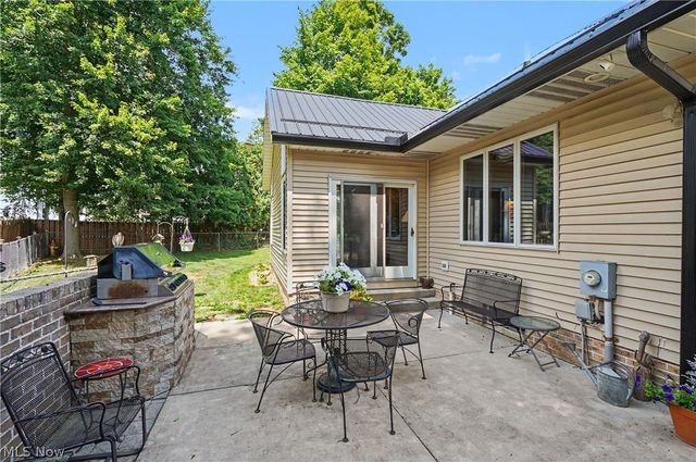 40 W Maple Drive, Seville, OH 44273