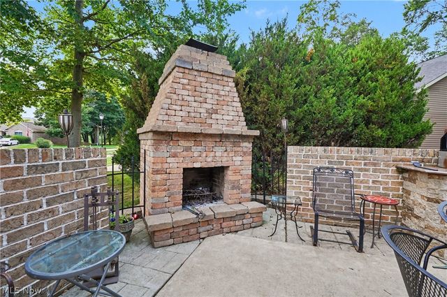 40 W Maple Drive, Seville, OH 44273
