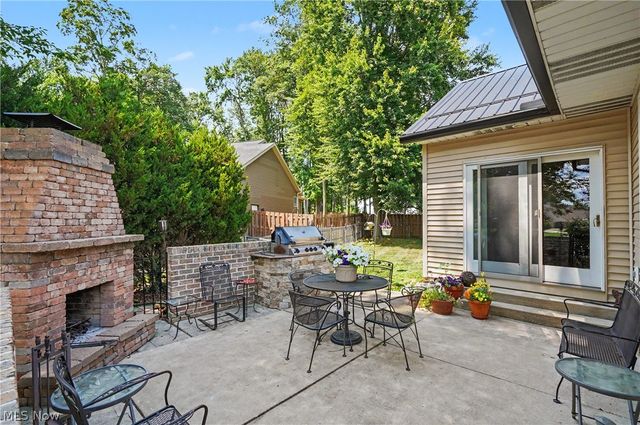 40 W Maple Drive, Seville, OH 44273