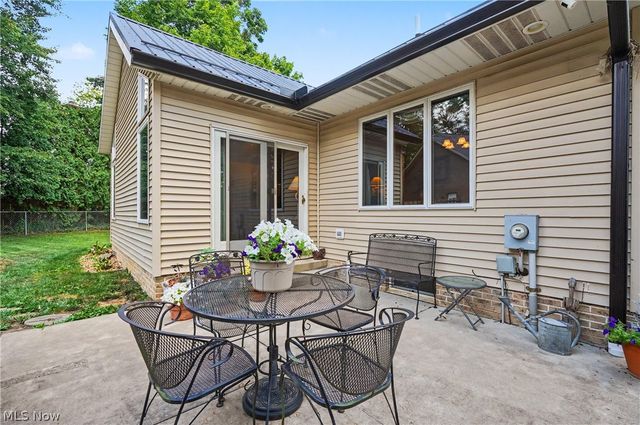 40 W Maple Drive, Seville, OH 44273