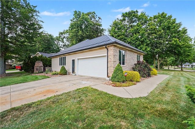 40 W Maple Drive, Seville, OH 44273