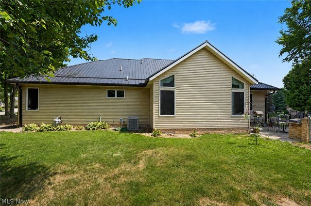 40 W Maple Drive, Seville, OH 44273