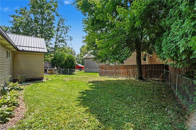 40 W Maple Drive, Seville, OH 44273