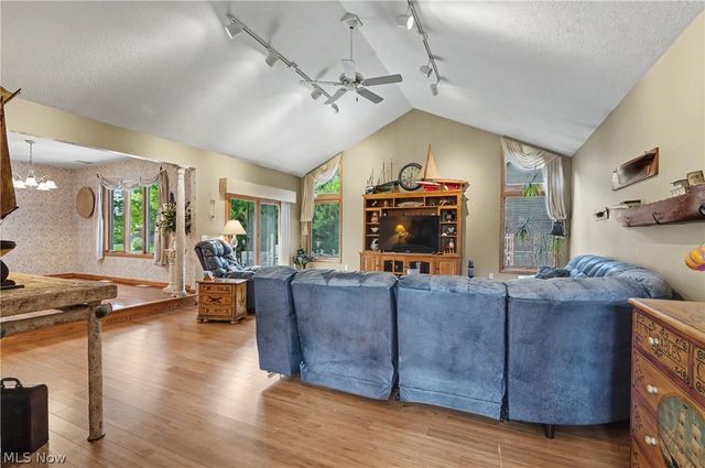 40 W Maple Drive, Seville, OH 44273