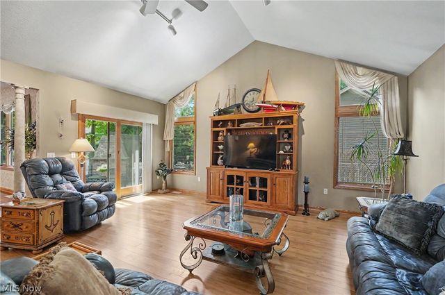 40 W Maple Drive, Seville, OH 44273