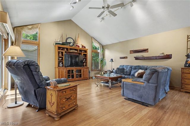 40 W Maple Drive, Seville, OH 44273