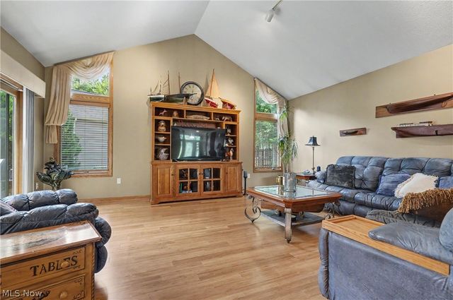 40 W Maple Drive, Seville, OH 44273