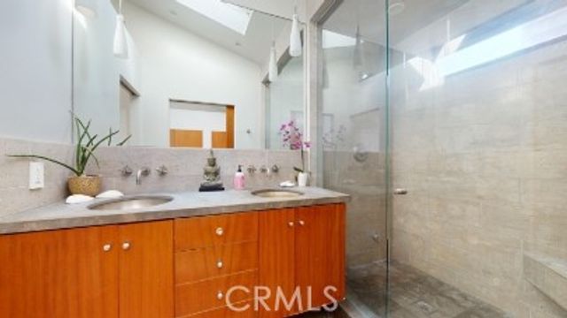 3205 Bayview Drive, Manhattan Beach, CA 90266