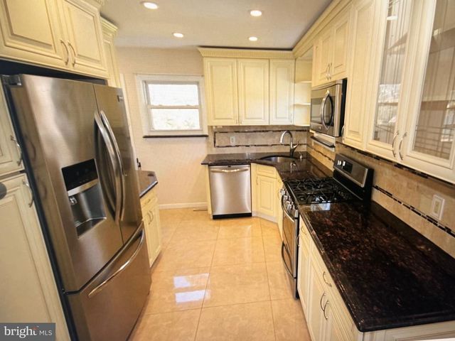 4 ROCKY BROOK CT, Hightstown, NJ 08520