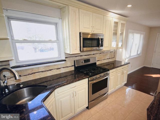 4 ROCKY BROOK CT, Hightstown, NJ 08520