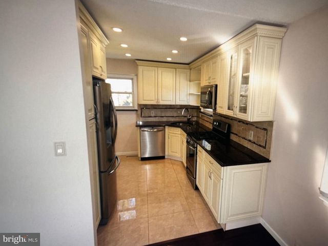 4 ROCKY BROOK CT, Hightstown, NJ 08520