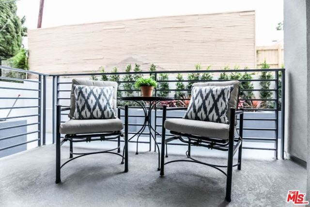 5026 Rosewood Avenue, Los Angeles, CA 90004