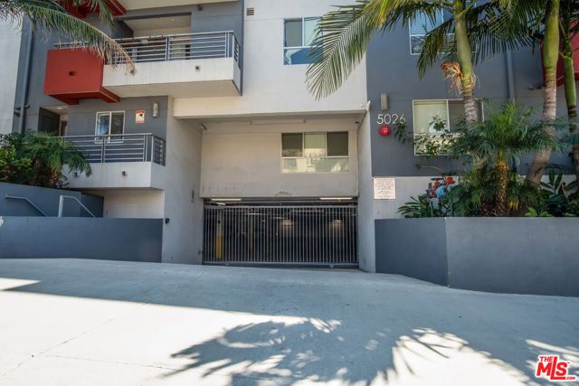 5026 Rosewood Avenue, Los Angeles, CA 90004