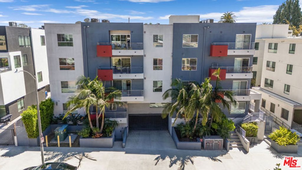 5026 Rosewood Avenue, Los Angeles, CA 90004