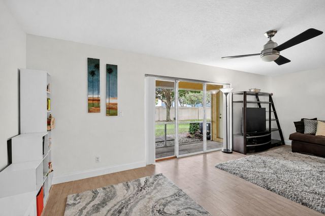 1039 Arezzo Circle, Boynton Beach, FL 33436