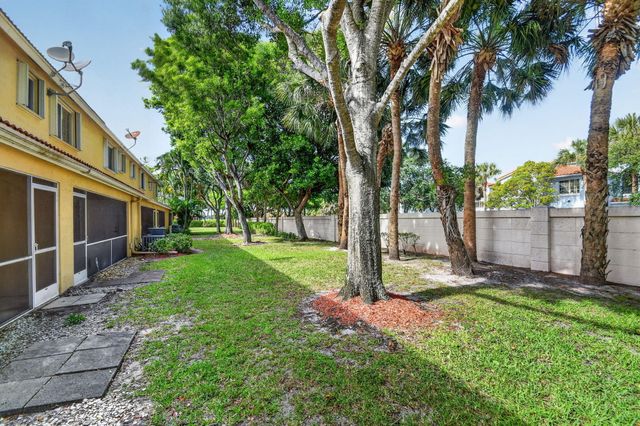 1039 Arezzo Circle, Boynton Beach, FL 33436