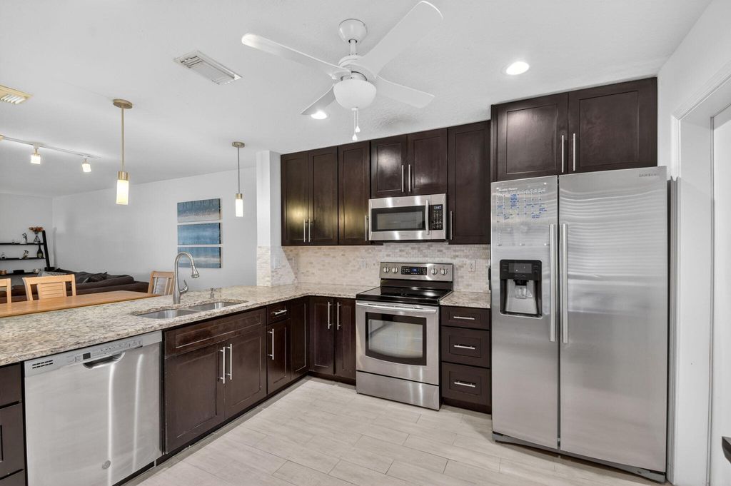 1039 Arezzo Circle, Boynton Beach, FL 33436