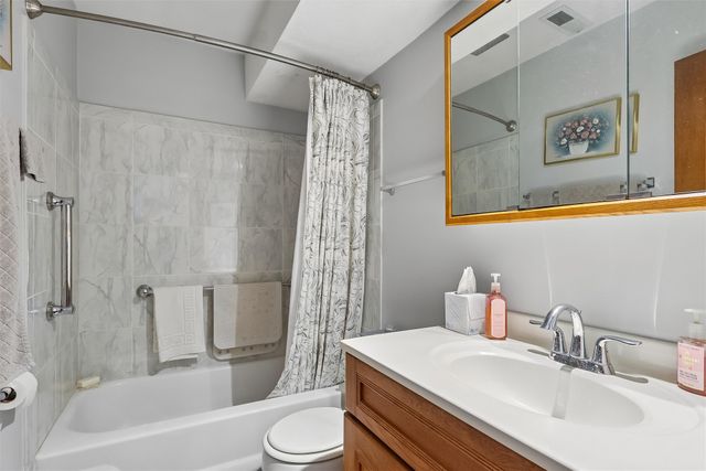 1900 50th Street 2, Des Moines, IA 50310