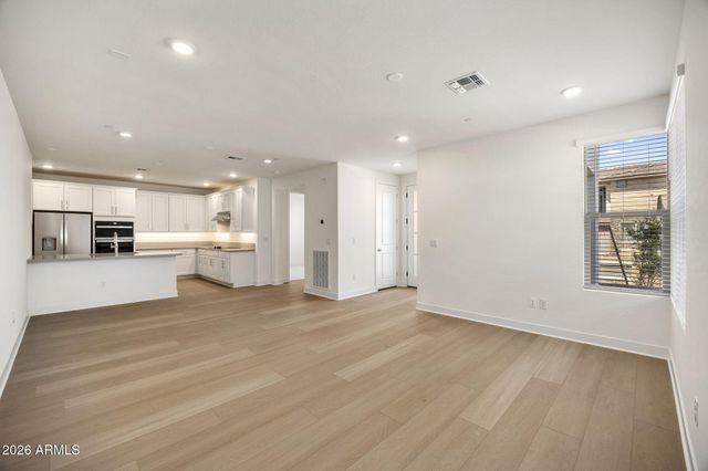 2121 W SONORAN DESERT Drive 123, Phoenix, AZ 85085
