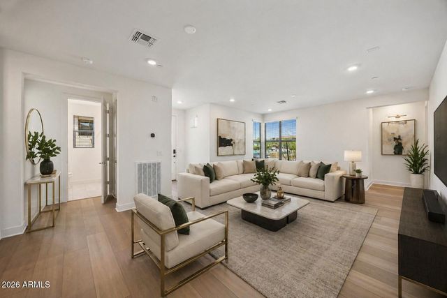 2121 W SONORAN DESERT Drive 123, Phoenix, AZ 85085