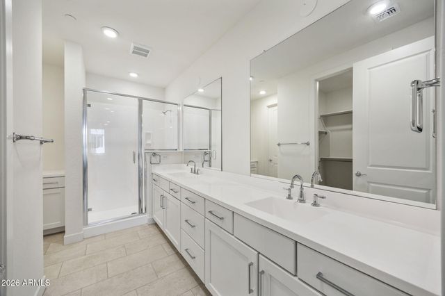 2121 W SONORAN DESERT Drive 123, Phoenix, AZ 85085