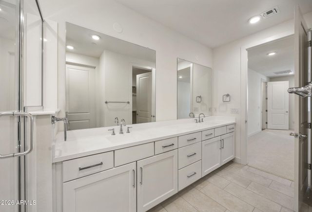 2121 W SONORAN DESERT Drive 123, Phoenix, AZ 85085