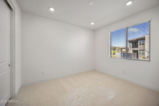 2121 W SONORAN DESERT Drive 123, Phoenix, AZ 85085