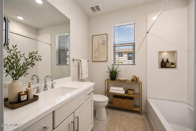 2121 W SONORAN DESERT Drive 123, Phoenix, AZ 85085