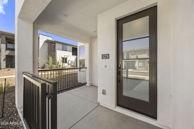 2121 W SONORAN DESERT Drive 123, Phoenix, AZ 85085