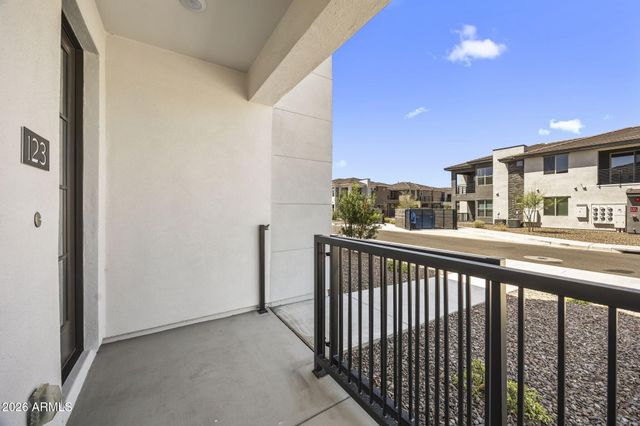 2121 W SONORAN DESERT Drive 123, Phoenix, AZ 85085
