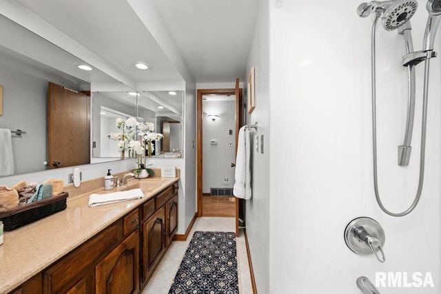 107 ORCHARD Court, Silvis, IL 61282