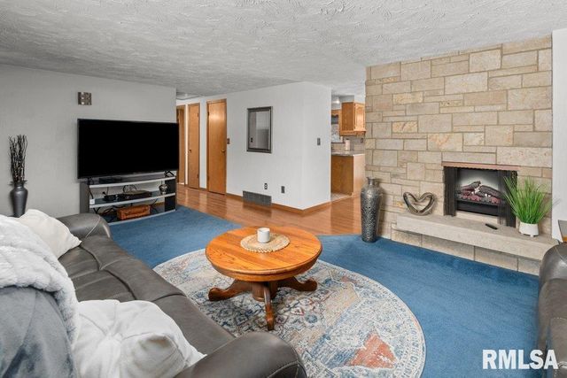 107 ORCHARD Court, Silvis, IL 61282