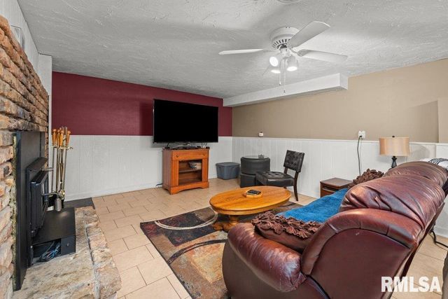 107 ORCHARD Court, Silvis, IL 61282