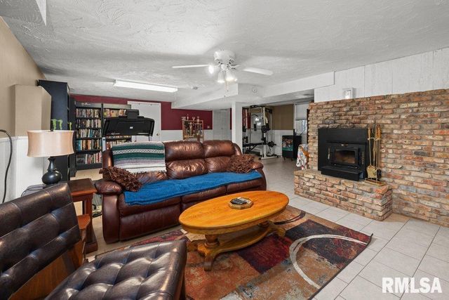 107 ORCHARD Court, Silvis, IL 61282