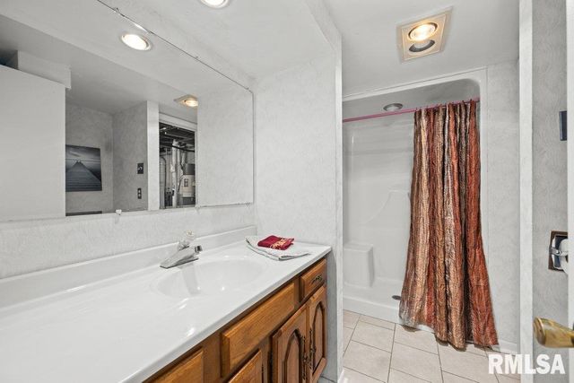 107 ORCHARD Court, Silvis, IL 61282